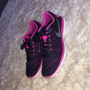NIKE FLEX FREE RUN SIZE 9